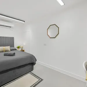Gasthof Marbel Aldgate, London